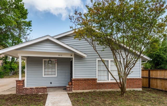810 E Euclid Ave