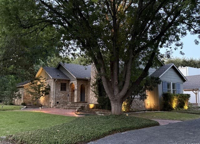 102 Nacogdoches