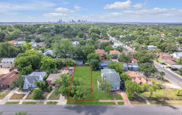 122 W Norwood Ct