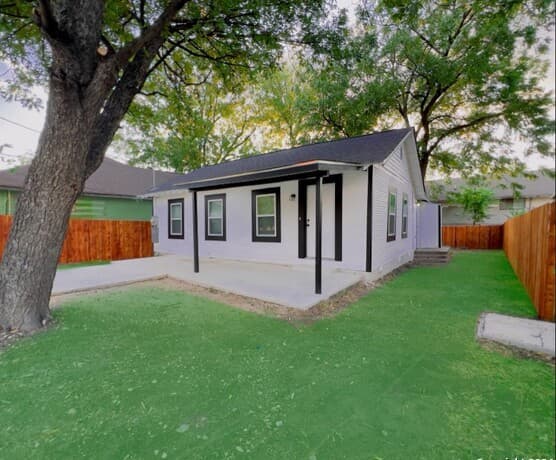 2323 N Elmendorf St