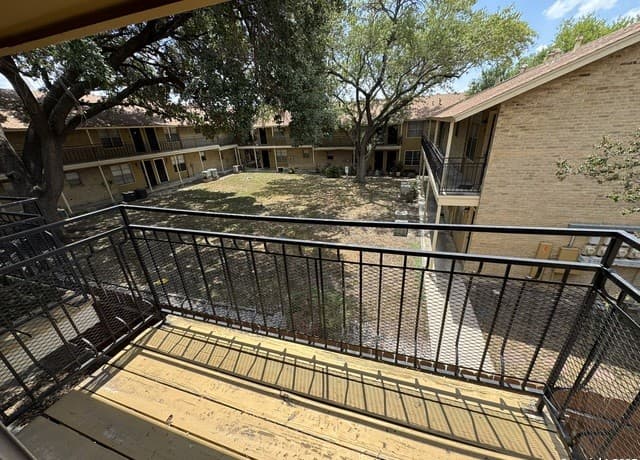 923 Vance Jackson Unit 1406