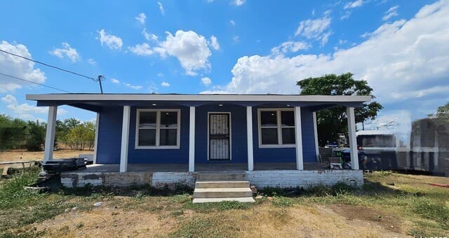 3513 Commercial Ave