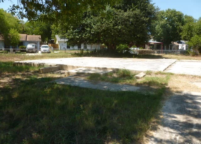 855 S Brownleaf