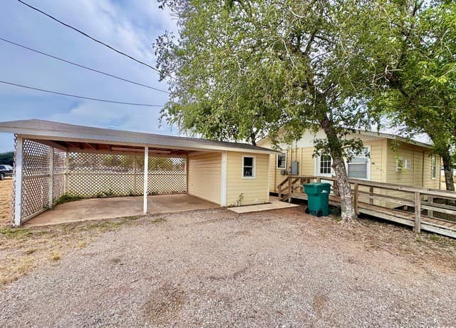 201 Zanderson Ave