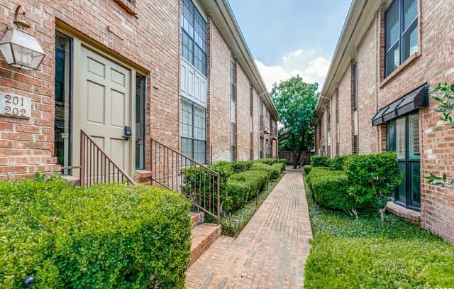 7815 Broadway Unit 202