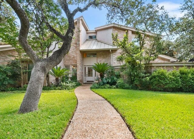 12511 Elm Country Lane