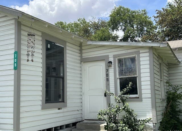 705 Paso Hondo