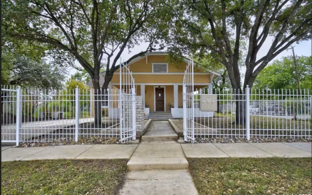 1246 Waverly