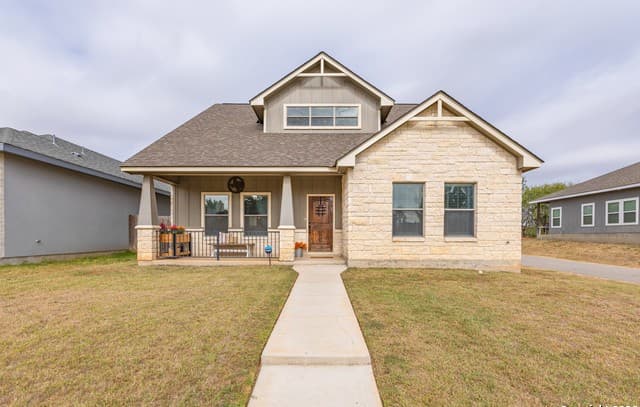 752 Crestview