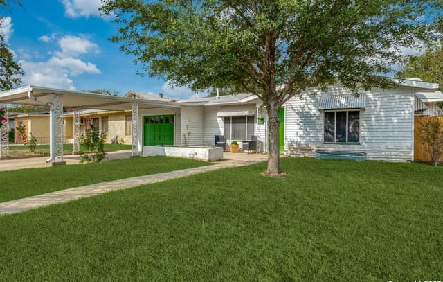 339 Edgebrook