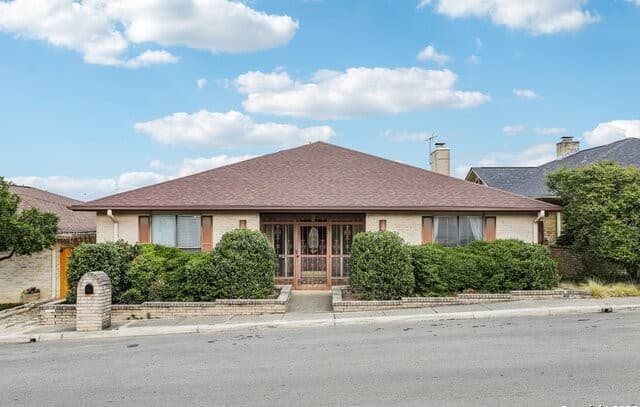 5817 Winding Ridge