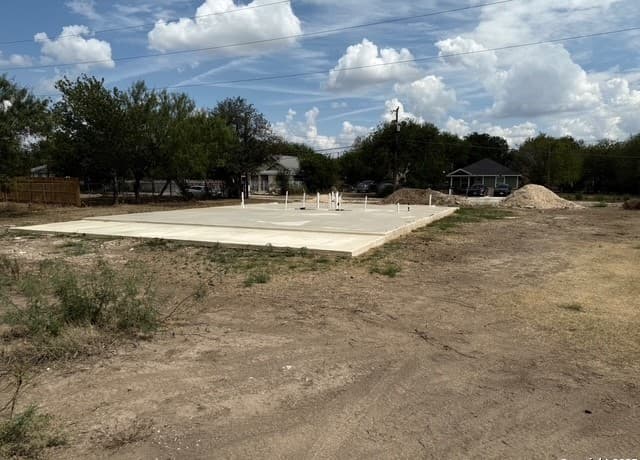 2327 SW 34th