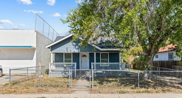 2537 W Southcross