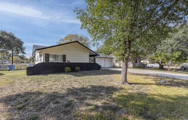 3411 Vinecrest
