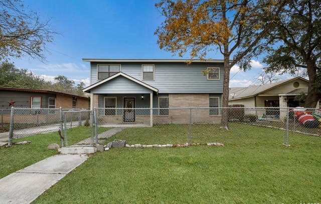 411 W Vestal