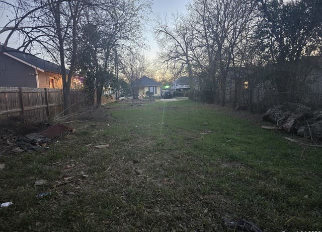 1327 Burleson
