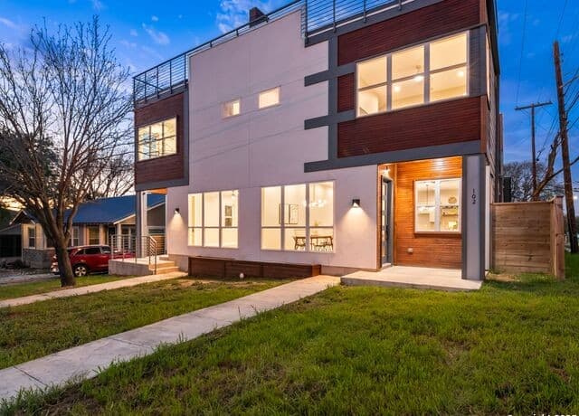 159 Davis court Unit 102