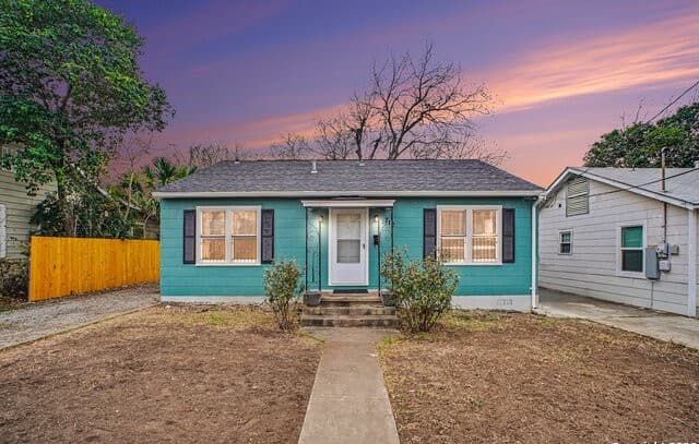 712 Lynwood