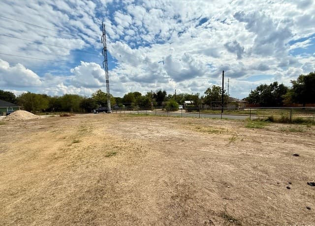 2215 Menefee Blvd