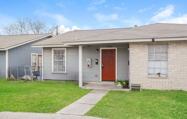 820 W Olmos