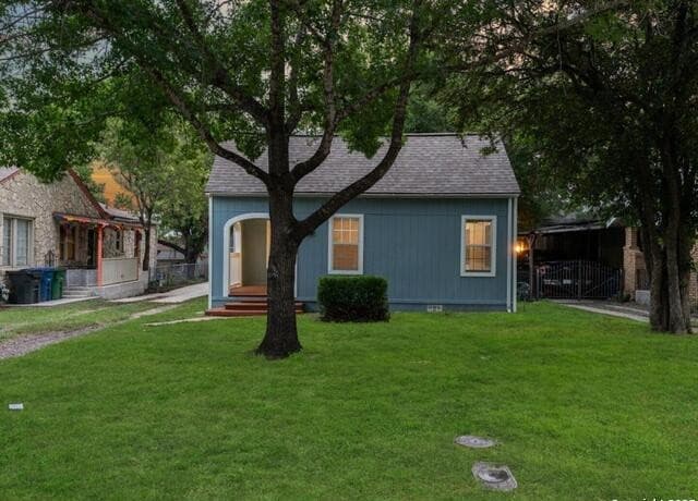 1806 W Mistletoe Ave