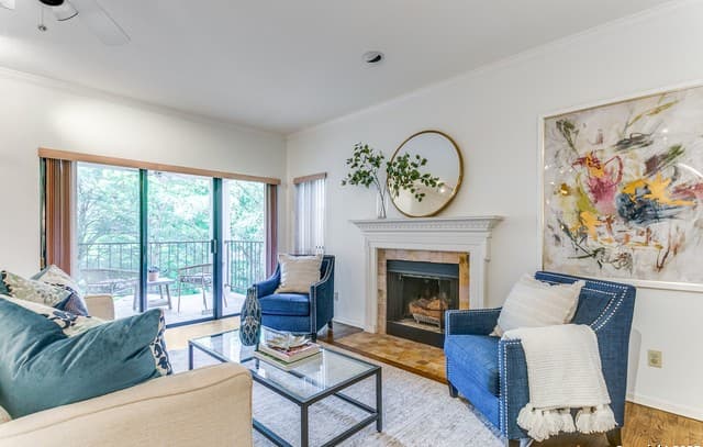 1022 Navarro Unit 306
