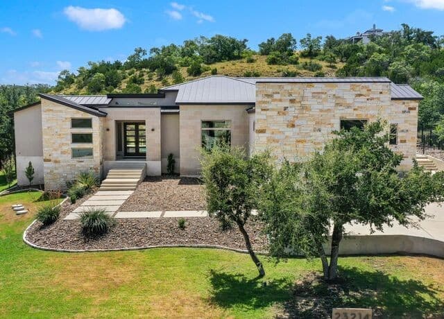 23214 Edens Canyon