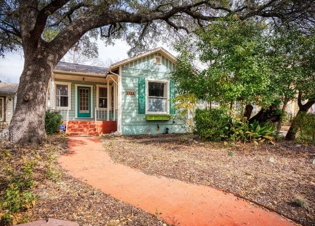 2141 W Magnolia Avenue