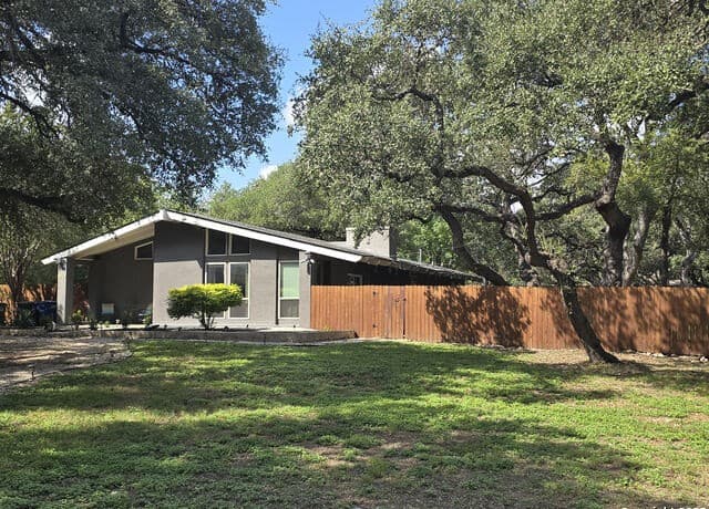 8715 Post Oak