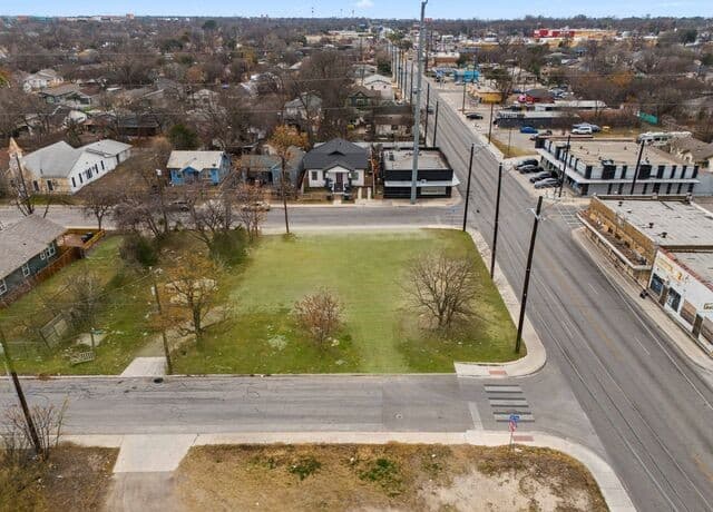 802 N New Braunfels #1