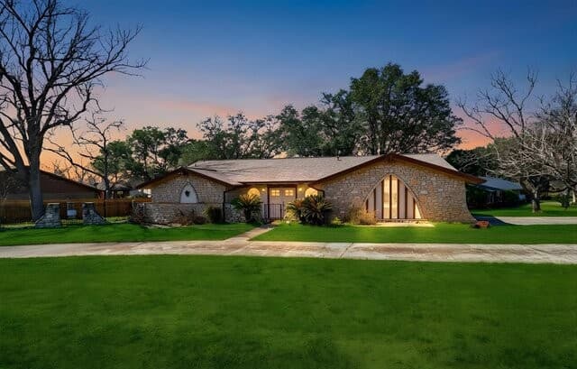 1407 Hospital Blvd, Floresville, TX 78114