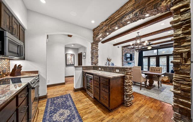 1022 Navarro Unit 404