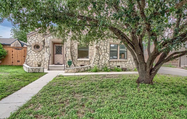 281 W Mariposa