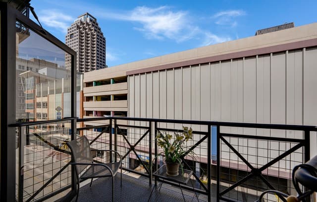 214 E Travis Unit APT 301