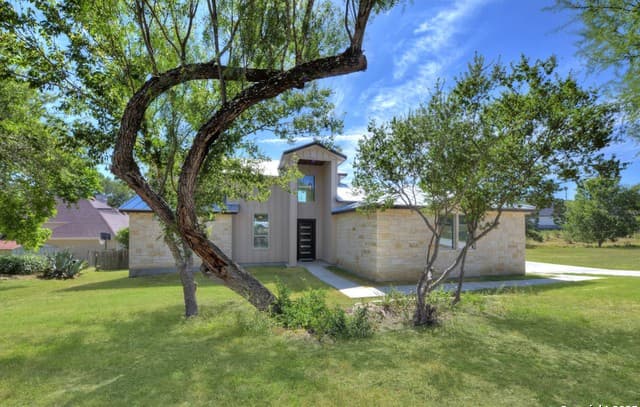 105 River Bluff