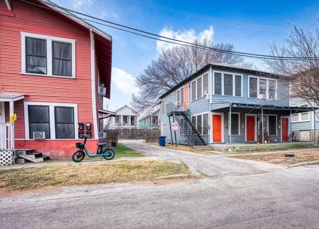 215 Paschal St