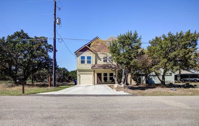 1577 Whispering Hills