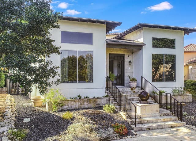 17 Aston Glen