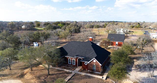 1007 Bluebonnet Lane