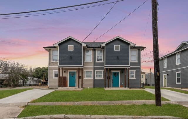 903 Dawson