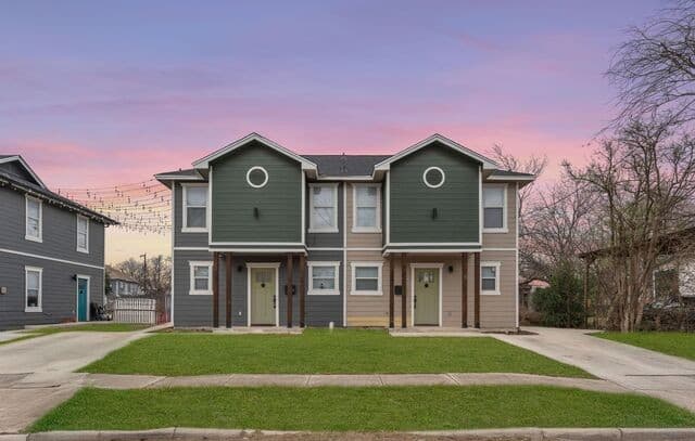 907 Dawson