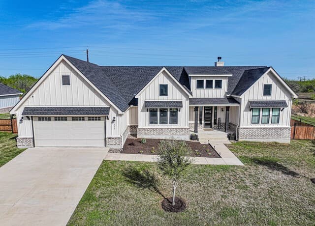 112 W Magnolia