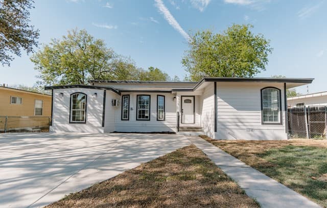 115 Huxley Dr