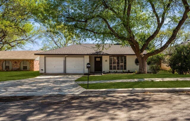 4914 Crestwood Dr, Schertz, TX 78108