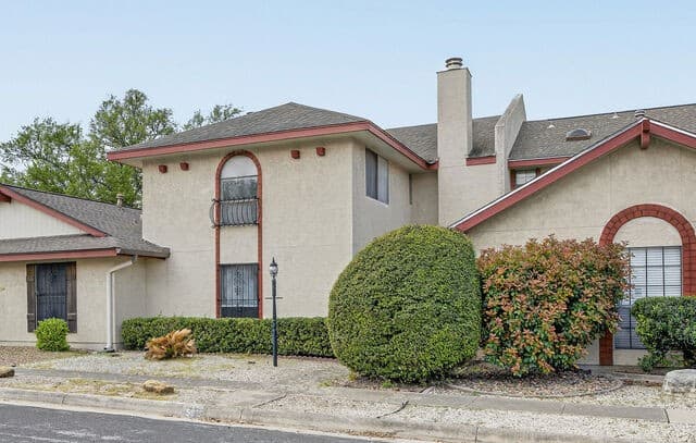 5812 Royal Bend
