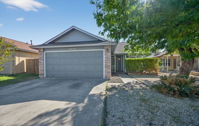 7423 Hardesty