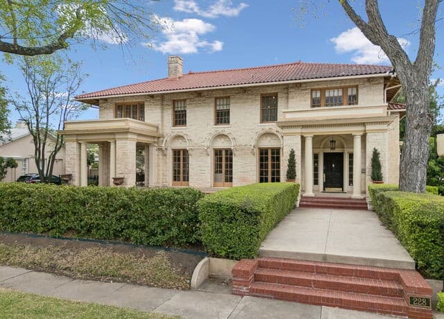 228 W Mulberry Ave