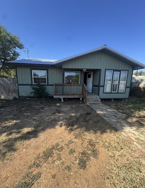 818 W Brazos