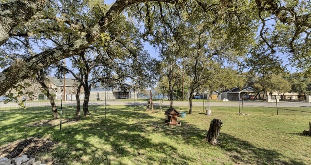 895 Lakebreeze Drive