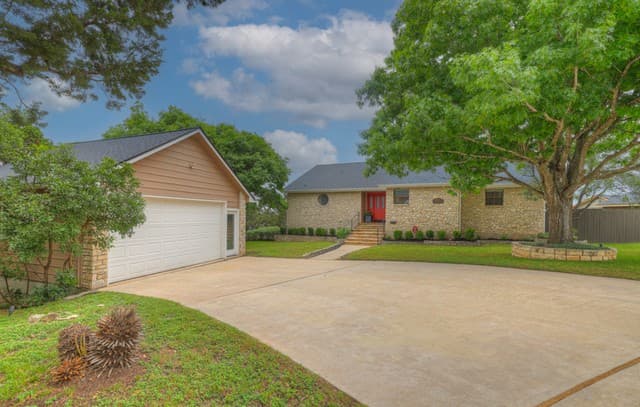 605 High Oaks